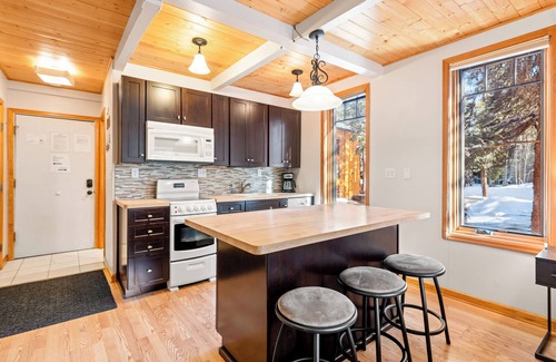 Amerind Condo | New!Studio in Great Area, Easy Walk to Town & Lift
