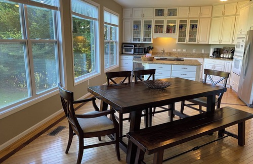 Swannanoa House | New Stunning Lil Bit of Heaven w/Mt Views near Asheville Spacious Relaxing