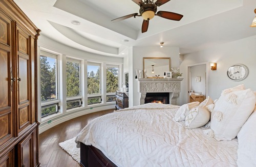 Loghill Village House | New! Stunning Log Hill Home on the Divide Golf Course - Fitness Room & Sauna