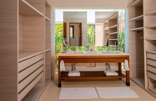San Jose del Cabo Villa | NEW* Stunning Beachfront Villa, Fully Staffed includes Yacht Charter