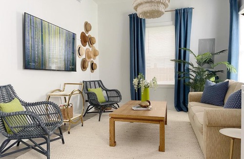 Historic Downtown Savannah Apartment | New! Stylish 1900s Renovated Duplex Apartment Building Near Forsyth & River St