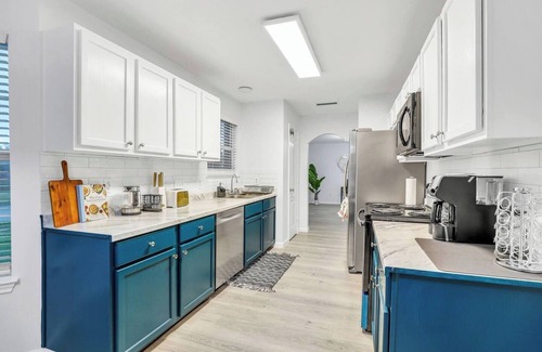 Allen House | New & Stylish 4BR/3BA Getaway-Peaceful Modern home