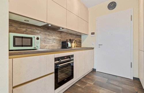Hollerich Apartment | New Stylish Apt w/Free Parking & Equipped Kitchen