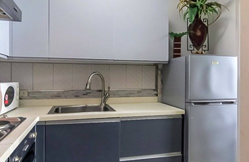 Bonifacio Global City Condo | New Stylish Condo, Centrally Located BGC, WiFi