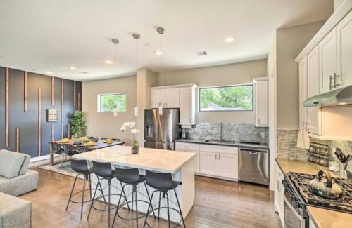 Northside House | NEW! Stylish Houston Townhome ~ 3 Mi to Downtown!
