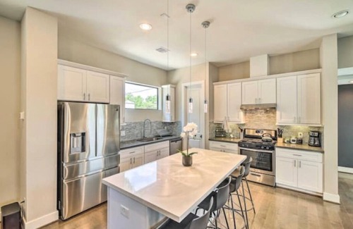 Northside House | NEW! Stylish Houston Townhome ~ 3 Mi to Downtown!