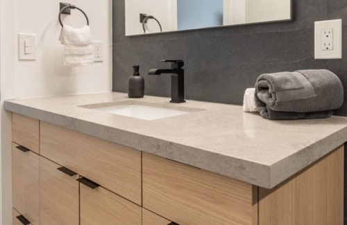 Wallingford House | New stylish private master suite in Wallingford
