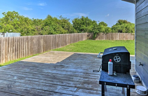 Aransas Pass House | NEW! Sunny House w/ Yard ~ 9 Mi to Port Aransas!