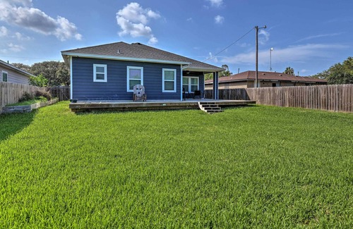 Aransas Pass House | NEW! Sunny House w/ Yard ~ 9 Mi to Port Aransas!