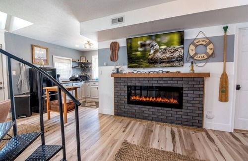 Russells Point Cottage | NEW! ❤️ The Pointe House ❤️ LAKE VIEW and BOAT DOCK