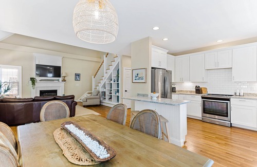 Wilmington House | New! The Waterman Cottage at Wrightsville~5 mins to Beach!