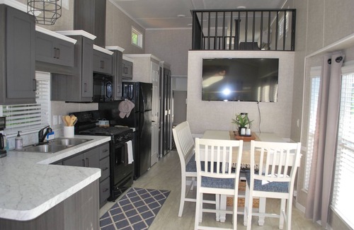 Keeling House | New Tiny Home 4 miles to VIR & close to Hyco Lake