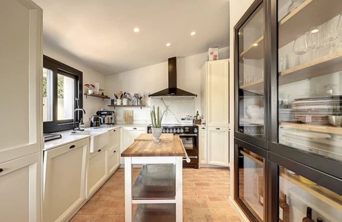 Ermita Villa | New To Market - Summer Sensation! Sleeps 8