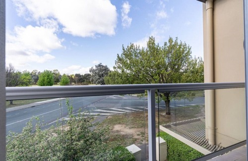 Braddon Apartment | New to VRBO: 3BR Modern Apt | Prime Location 7 Mins to CBD!