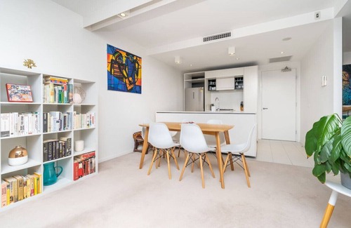 Kingston Apartment | New to VRBO: Captivating Unit with Lake View in Kingston!