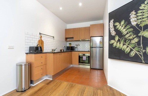 Kingston Apartment | New to VRBO: Modern Apt | 2 mins to Kingston Foreshore!