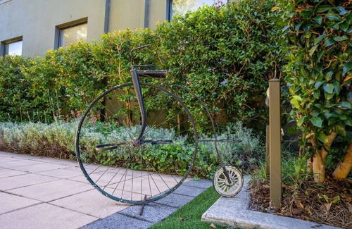 Kingston Apartment | New to VRBO: Modern Apt | 2 mins to Kingston Foreshore!