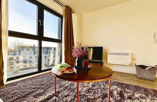 Derby Apartment | New top flr central apt w/ dedicated free parking