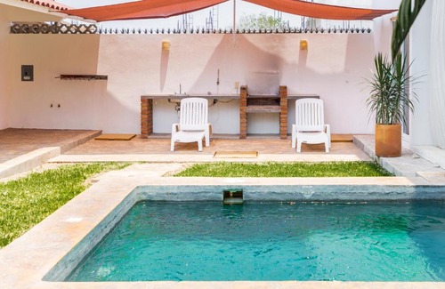 Emiliano Zapata Apartment | NEW Tropical Garden with Shared Pool plus BBQ and Beach 660 mts