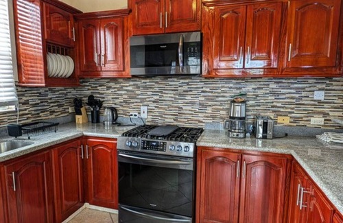 Callendar House | NEW! Tropical Haven in Oistinsnn