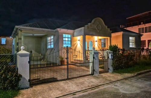Callendar House | NEW! Tropical Haven in Oistinsnn