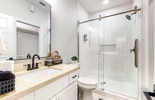 Pharr House | New two-story dog-friendly home with sunny patio, streaming, washer/dryer, & AC