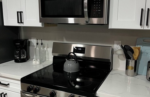 North Oak Park House | NEW UC Davis Med Center walking 3 bd 2 bth laundry inside Ultra fast 5G WiFi AC