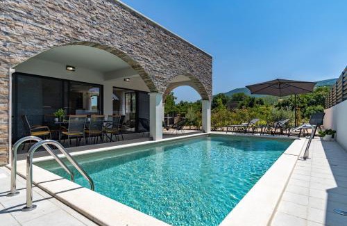 Cisla Villa | NEW! Villa EDEN with heated private pool, a hydromassage, a Hot-tub, fun zone with Treadmill, 4 en-suite bedrooms