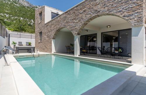 Cisla Villa | NEW! Villa EDEN with heated private pool, a hydromassage, a Hot-tub, fun zone with Treadmill, 4 en-suite bedrooms