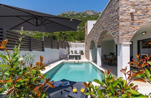 Cisla Villa | NEW! Villa EDEN with heated private pool, a hydromassage, a Hot-tub, fun zone with Treadmill, 4 en-suite bedrooms