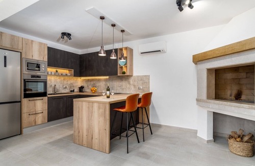 Gornje Sitno Villa | NEW! Villa Falcon House, 3-bedroom villa with heated 36 sqm pool, Jacuzzi, Finnish sauna