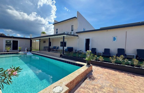 Bushiri House | NEW Villa Familla - Spacious home - 5 mins to Eagle beach