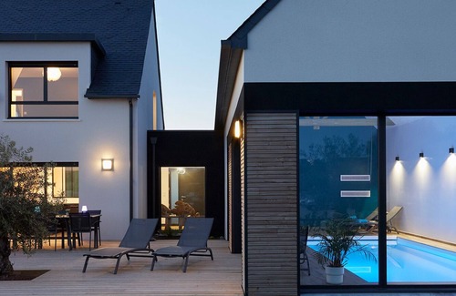Ploudalmezeau Villa | NEW VILLA OF 250 M², SEA VIEW, HEATED SWIMMING POOL (29°). BEACH 300M.