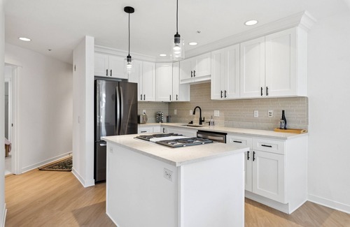 East Queen Anne Condo | NEW! Walkable Seattle Gem Close To Everything