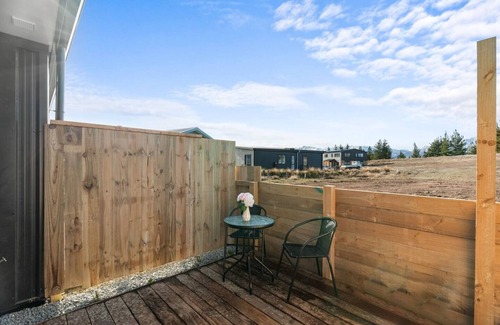 Lake Tekapo Apartment | New warm 1 bedroom studio/2 single bed+sofa bed/unit 3