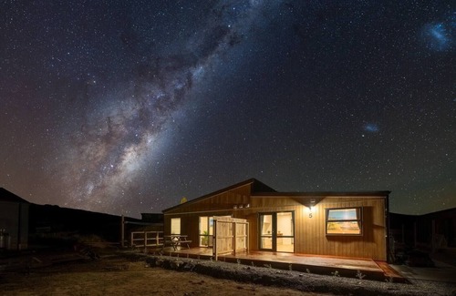 Lake Tekapo Apartment | New warm 1 bedroom studio/2 single bed+sofa bed/unit 3