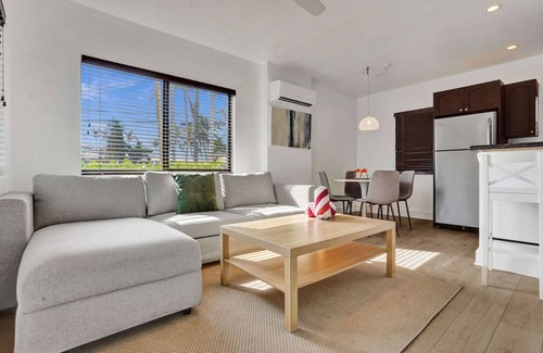 North Beach Apartment | New Waves on Walnut 1