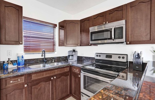 North Beach Apartment | New Waves on Walnut 1