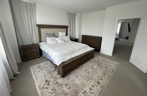 Santa Rosa House | New Wine Country Entertainment house with jacuzzi and
