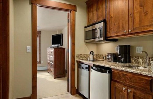 Breckenridge Condo | New Years Week ADA friendly, 2BR sleep 8; Ski In-Out Breckenridge CO
