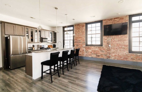 Warren Condo | New York Loft Vibes in Downtown Warren
