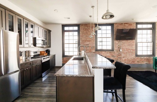 Warren Condo | New York Loft Vibes in Downtown Warren