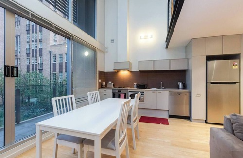 Melbourne Central Business District Apartment | New York Lofted CBD Retreat with Pool and Parking