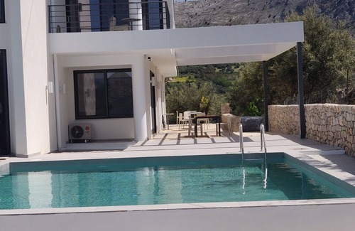 Aktio-Vonitsa Villa | Newbuilt Seafront villa with pool