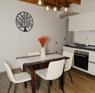 Castelnuovo del Garda Apartment | Newcastle house
