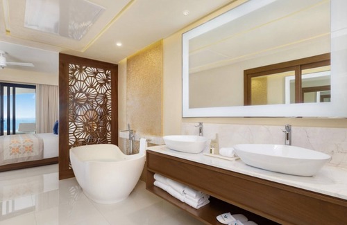 Cabo Bello Resort | Newer 5 Star Luxurious Resort, Spacious living area and Clean