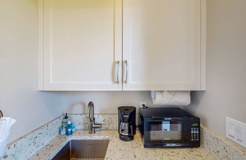 Kamuela Villa | Newer-built studio with WiFi, TV, & walk-in shower - Triathlon Retreat