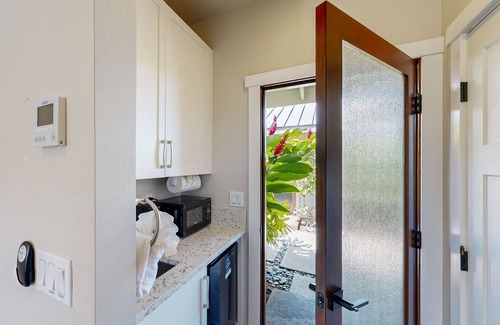 Kamuela Villa | Newer-built studio with WiFi, TV, & walk-in shower - Triathlon Retreat