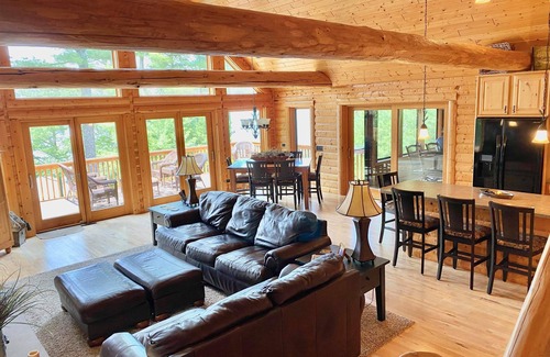 Minocqua House | Newer! Upscale Lake Home on Beautiful 1340 Acre Squirrel Lake