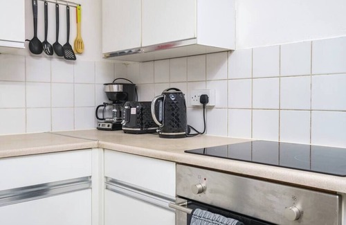 Custom House House | Newham Excel E16 - 3 bed 2.5 bath house w Free parking, 3 Bed 1.5 bath House with Parking Close to E